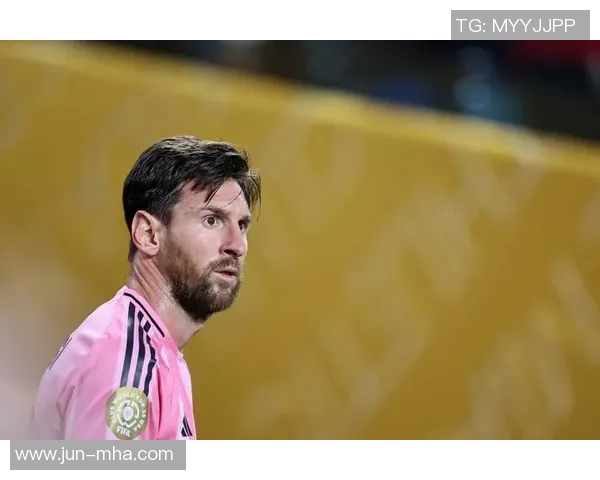 梅西在绿茵场上的精彩射门瞬间展现足球之美与激情